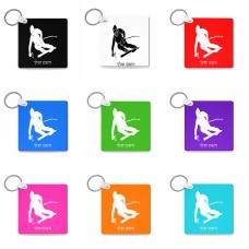 מחזיק מפתחות בצורת ריבוע בעיצוב אישי עם השם שלך בעיצוב סקי גודל המחזיק 5 × 5 ס"מ