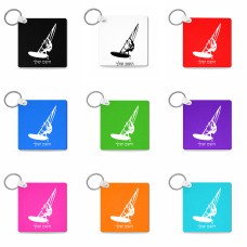 מחזיק מפתחות בצורת ריבוע בעיצוב אישי עם השם שלך בעיצוב לגלוש - גלישה - שייט גודל המחזיק 5 × 5 ס"מ