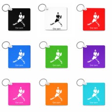 מחזיק מפתחות בצורת ריבוע בעיצוב אישי עם השם שלך בעיצוב שחקן טניס גודל המחזיק 5 × 5 ס"מ