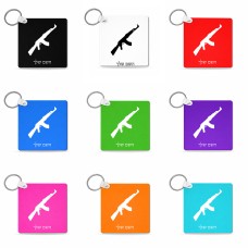 מחזיק מפתחות בצורת ריבוע בעיצוב אישי עם השם שלך בעיצוב אק 47 גודל המחזיק 5 × 5 ס"מ