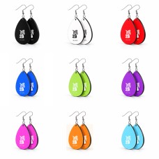 זוג עגילים בצורת טיפה בעיצוב אישי עם השם שלך בעיצוב ארנב מחזיק גזר גודל העגילים 2.5 × 3.8 ס"מ