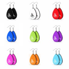 זוג עגילים בצורת טיפה בעיצוב אישי עם השם שלך בעיצוב קאוגירל גודל העגילים 2.5 × 3.8 ס"מ