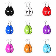 זוג עגילים בצורת טיפה בעיצוב אישי עם השם שלך בעיצוב קרטה גודל העגילים 2.5 × 3.8 ס"מ