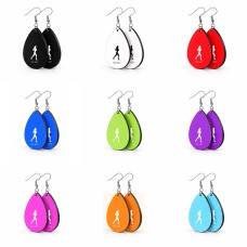 זוג עגילים בצורת טיפה בעיצוב אישי עם השם שלך בעיצוב רץ רץ אישה גודל העגילים 2.5 × 3.8 ס"מ