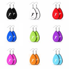 זוג עגילים בצורת טיפה בעיצוב אישי עם השם שלך בעיצוב רץ גודל העגילים 2.5 × 3.8 ס"מ