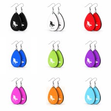 זוג עגילים בצורת טיפה בעיצוב אישי עם השם שלך בעיצוב סקי גודל העגילים 2.5 × 3.8 ס"מ