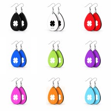 זוג עגילים בצורת טיפה בעיצוב אישי עם השם שלך בעיצוב קלבר גודל העגילים 2.5 × 3.8 ס"מ