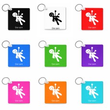 מחזיק מפתחות בצורת ריבוע בעיצוב אישי עם השם שלך בעיצוב וודו גודל המחזיק 5 × 5 ס"מ