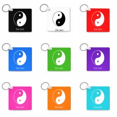 מחזיק מפתחות בצורת ריבוע בעיצוב אישי עם השם שלך בעיצוב סמל יינג יאנג גודל המחזיק 5 × 5 ס"מ