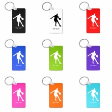 מחזיק מפתחות בצורת מלבן בעיצוב אישי עם השם שלך בעיצוב שחקן כדורסל גודל המחזיק 6 × 4 ס"מ