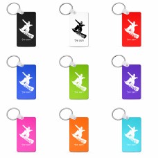 מחזיק מפתחות בצורת מלבן בעיצוב אישי עם השם שלך בעיצוב סנובורדיסט גודל המחזיק 6 × 4 ס"מ