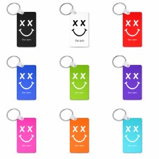 מחזיק מפתחות בצורת מלבן בעיצוב אישי עם השם שלך בעיצוב סמיילי גודל המחזיק 6 × 4 ס"מ