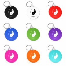 מחזיק מפתחות בצורת עיגול בעיצוב אישי עם השם שלך בעיצוב סמל יינג יאנג גודל המחזיק 5 × 5 ס"מ