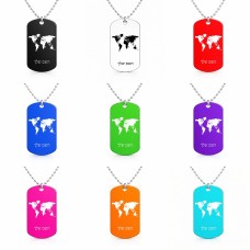 שרשרת דיסקיט מאלומיניום בעיצוב אישי עם השם שלך בעיצוב מפת העולם גודל הדיסקיט 2.9 × 5 ס"מ