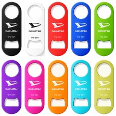 פותחן בקבוקים בעיצוב אישי עם השם שלך בעיצוב דייהטסו גודל הפותחן 3.2 × 8.7 ס"מ