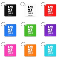 מחזיק מפתחות בצורת ריבוע בעיצוב אישי עם השם שלך בעיצוב נשקי את חבר שלי גודל המחזיק 5 × 5 ס"מ