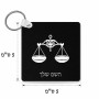 מחזיק מפתחות בצורת ריבוע בעיצוב אישי עם השם שלך בעיצוב מזלות - מאזניים גודל המחזיק 5 × 5 ס"מ