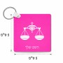 מחזיק מפתחות בצורת ריבוע בעיצוב אישי עם השם שלך בעיצוב מזלות - מאזניים גודל המחזיק 5 × 5 ס"מ