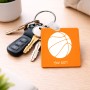 מחזיק מפתחות בצורת ריבוע בעיצוב אישי עם השם שלך בעיצוב כדורסל גודל המחזיק 5 × 5 ס"מ