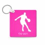 מחזיק מפתחות בצורת ריבוע בעיצוב אישי עם השם שלך בעיצוב שחקן כדורסל גודל המחזיק 5 × 5 ס"מ