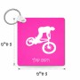 מחזיק מפתחות בצורת ריבוע בעיצוב אישי עם השם שלך בעיצוב רוכב אופניים גודל המחזיק 5 × 5 ס"מ