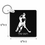 מחזיק מפתחות בצורת ריבוע בעיצוב אישי עם השם שלך בעיצוב שחקן הוקי גודל המחזיק 5 × 5 ס"מ