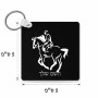 מחזיק מפתחות בצורת ריבוע בעיצוב אישי עם השם שלך בעיצוב רוכב סוסים 2 גודל המחזיק 5 × 5 ס"מ