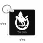 מחזיק מפתחות בצורת ריבוע בעיצוב אישי עם השם שלך בעיצוב פרסה וסוס גודל המחזיק 5 × 5 ס"מ