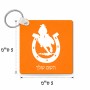 מחזיק מפתחות בצורת ריבוע בעיצוב אישי עם השם שלך בעיצוב פרסה וסוס גודל המחזיק 5 × 5 ס"מ
