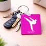 מחזיק מפתחות בצורת ריבוע בעיצוב אישי עם השם שלך בעיצוב קרטה גודל המחזיק 5 × 5 ס"מ