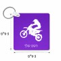 מחזיק מפתחות בצורת ריבוע בעיצוב אישי עם השם שלך בעיצוב מוטוקרוס גודל המחזיק 5 × 5 ס"מ