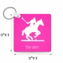 מחזיק מפתחות בצורת ריבוע בעיצוב אישי עם השם שלך בעיצוב שחקן פולו - סוס גודל המחזיק 5 × 5 ס"מ