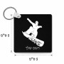 מחזיק מפתחות בצורת ריבוע בעיצוב אישי עם השם שלך בעיצוב סנובורדיסט גודל המחזיק 5 × 5 ס"מ