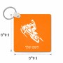 מחזיק מפתחות בצורת ריבוע בעיצוב אישי עם השם שלך בעיצוב אופנוע שלג גודל המחזיק 5 × 5 ס"מ