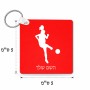 מחזיק מפתחות בצורת ריבוע בעיצוב אישי עם השם שלך בעיצוב שחקנית כדורגל - אישה גודל המחזיק 5 × 5 ס"מ