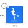 מחזיק מפתחות בצורת ריבוע בעיצוב אישי עם השם שלך בעיצוב שחקנית כדורגל - אישה גודל המחזיק 5 × 5 ס"מ