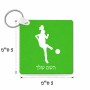 מחזיק מפתחות בצורת ריבוע בעיצוב אישי עם השם שלך בעיצוב שחקנית כדורגל - אישה גודל המחזיק 5 × 5 ס"מ