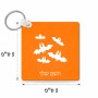 מחזיק מפתחות בצורת ריבוע בעיצוב אישי עם השם שלך בעיצוב עטלפים גודל המחזיק 5 × 5 ס"מ