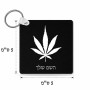 מחזיק מפתחות בצורת ריבוע בעיצוב אישי עם השם שלך בעיצוב עלה מריחואנה - גראס גודל המחזיק 5 × 5 ס"מ