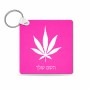 מחזיק מפתחות בצורת ריבוע בעיצוב אישי עם השם שלך בעיצוב עלה מריחואנה - גראס גודל המחזיק 5 × 5 ס"מ