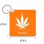 מחזיק מפתחות בצורת ריבוע בעיצוב אישי עם השם שלך בעיצוב עלה מריחואנה - גראס גודל המחזיק 5 × 5 ס"מ