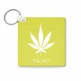 מחזיק מפתחות בצורת ריבוע בעיצוב אישי עם השם שלך בעיצוב עלה מריחואנה - גראס גודל המחזיק 5 × 5 ס"מ