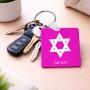 מחזיק מפתחות בצורת ריבוע בעיצוב אישי עם השם שלך בעיצוב מגן דוד - מגן דוד - ישראל גודל המחזיק 5 × 5 ס"מ