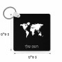 מחזיק מפתחות בצורת ריבוע בעיצוב אישי עם השם שלך בעיצוב מפת העולם גודל המחזיק 5 × 5 ס"מ