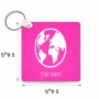 מחזיק מפתחות בצורת ריבוע בעיצוב אישי עם השם שלך בעיצוב עולם גודל המחזיק 5 × 5 ס"מ