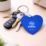 מחזיק מפתחות בצורת לב בעיצוב אישי עם השם שלך בעיצוב סובארו גודל המחזיק 5 × 5 ס"מ