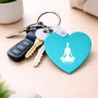 מחזיק מפתחות בצורת לב בעיצוב אישי עם השם שלך בעיצוב אימון יוגה גודל המחזיק 5 × 5 ס"מ