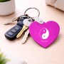 מחזיק מפתחות בצורת לב בעיצוב אישי עם השם שלך בעיצוב סמל יינג יאנג גודל המחזיק 5 × 5 ס"מ