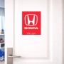 שלט אלומיניום גדול לחדר בעיצוב אישי עם השם שלך בעיצוב הונדה 2 גודל השלט 20 × 25 ס"מ.