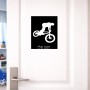 שלט אלומיניום גדול לחדר בעיצוב אישי עם השם שלך בעיצוב רוכב אופניים גודל השלט 20 × 25 ס"מ.